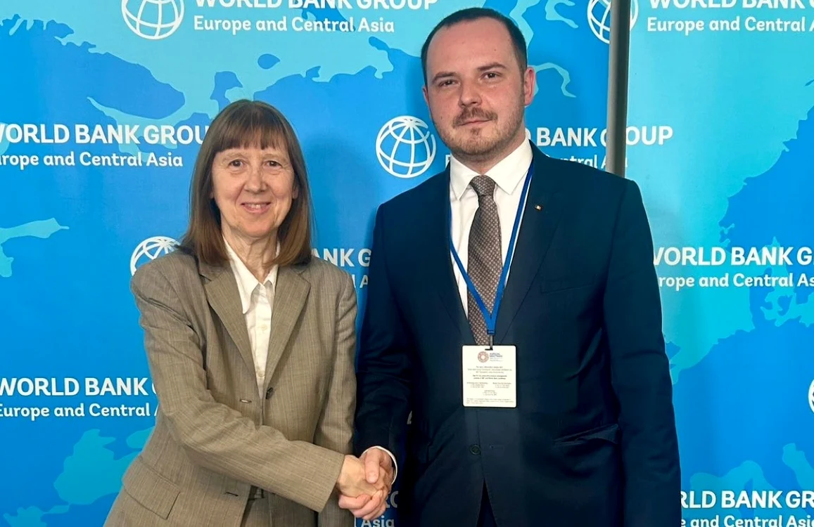 Antonella Bassani şi Alexandru Rogobete, la sediul Băncii Mondiale. FOTO: Facebook/A. Rogobete