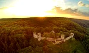 cetatea de refugiu saschiz jpg