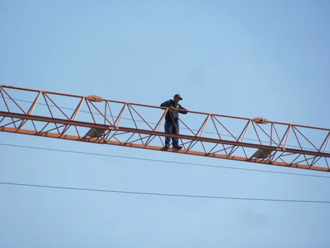 Operaţiune de salvare a unui om al străzii FOTO