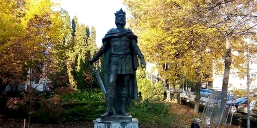 Statuie Petru Muşat