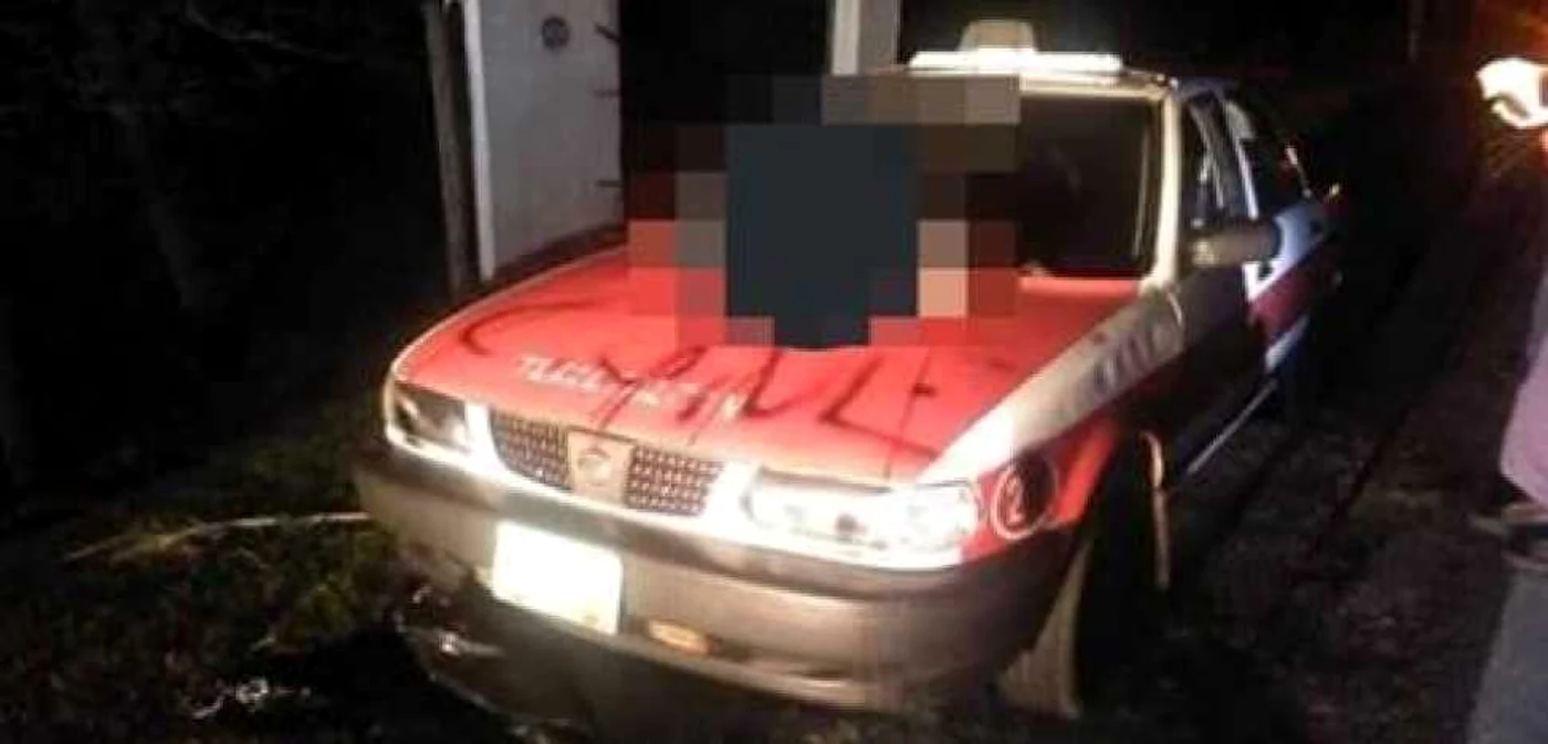 Capetele au fost lăsate pe capota unui taxi FOTO lasillarota.com
