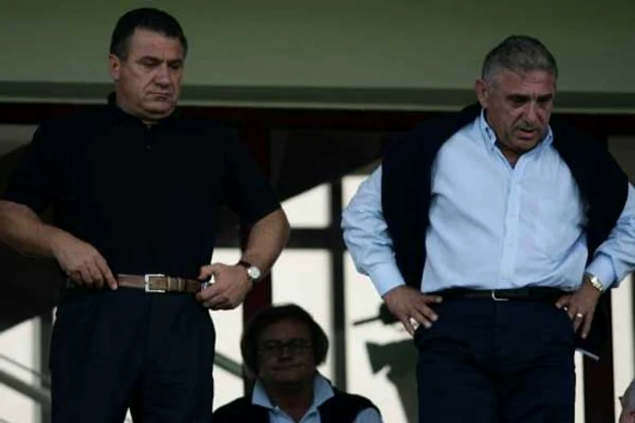 
    Frații Victor și Ioan Becali au dat șpagă judecătoarei pentru a scăpa de pușcărie  