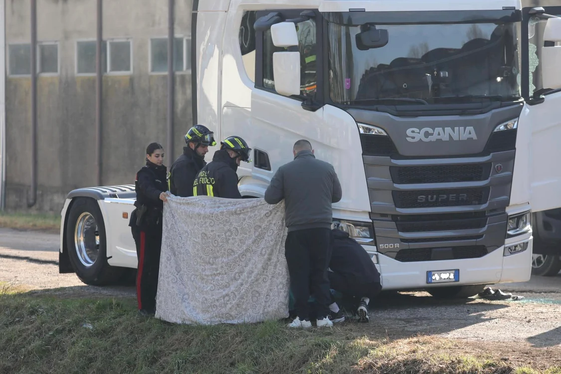 Român descoperit mort în cabina TIR-ului. FOTO: FB/Camionisti per passione