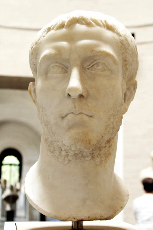 Un bust al împăratului Gallienus