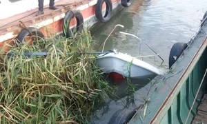 ambarcatiune in apa 0 jpeg