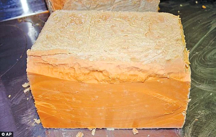 Brânza a fost uitată zeci de ani într-un frigider dintr-un magazin de lactate