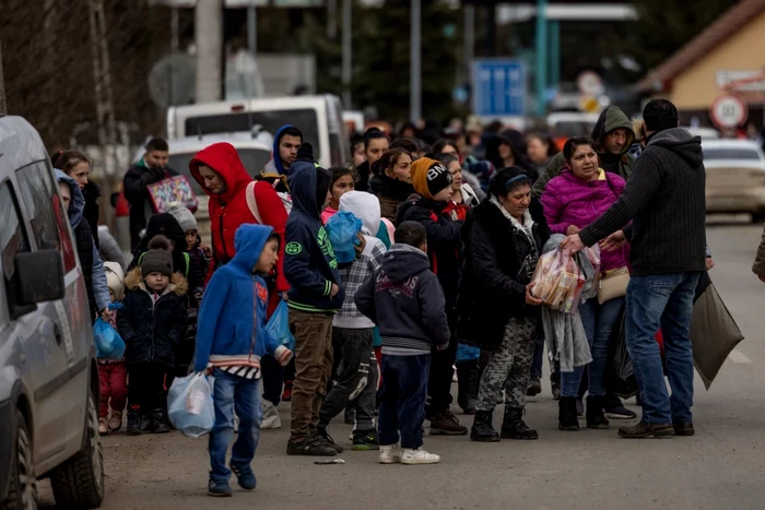 Oamenii înfricoşaţi părăsesc Ucraina. FOTO Gettyimages