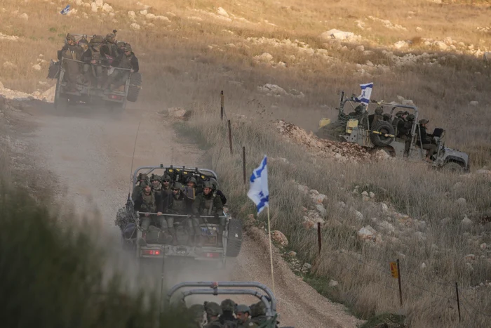 Tancuri israeliene se îndreaptă către orașul Majdal Shams din Înălțimile Golan FOTO PROFIMEDIA