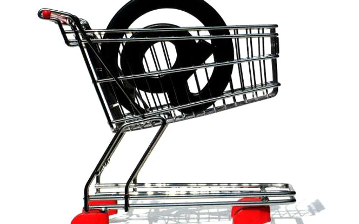 Categoria 45-55 de ani a crescut de la 10 la 15% din totalul utilizatorilor de comerţ electronic în 2013 FOTO ecomtim.ro