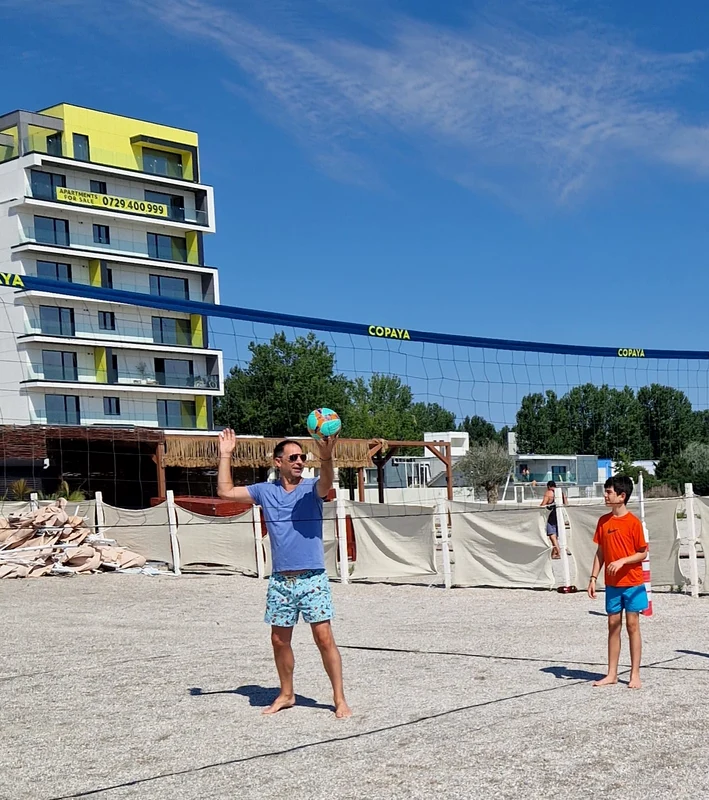 Dan Negru iubește să joace volei pe plajă / foto: Click!