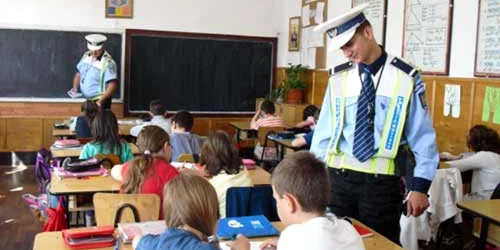 Polițiștii au stat de vorbă cu elevii