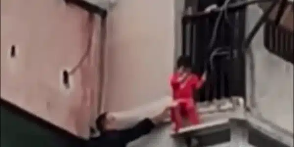 Fetita salvata gif