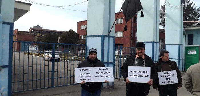 Circa o sută de foşti angajaţi de la Mechel protestează de circa două sptămâni. FOTO: Adevărul