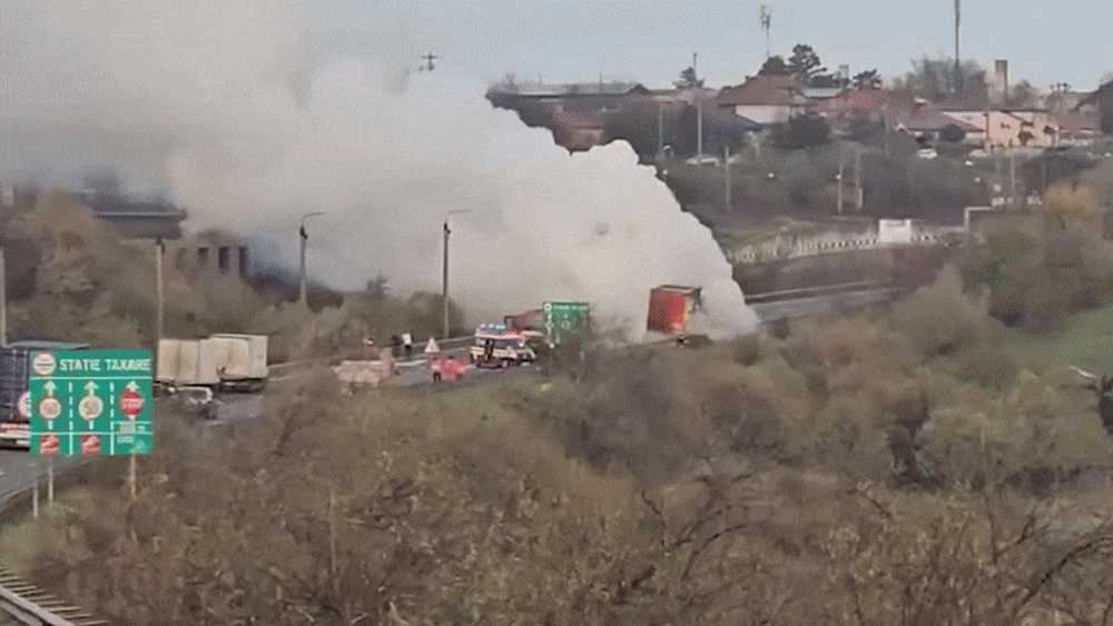 Na avtocesti A2 zagorel tovornjak z nitrokalcitom, promet proti Bukarešti ustavljen