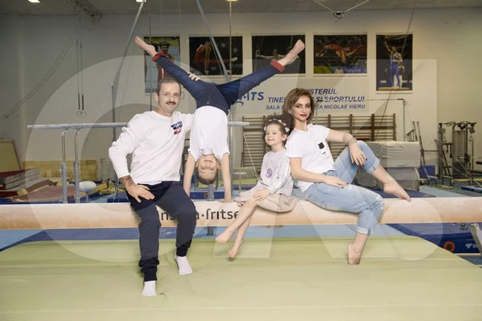 
    Marius Urzica si familia  