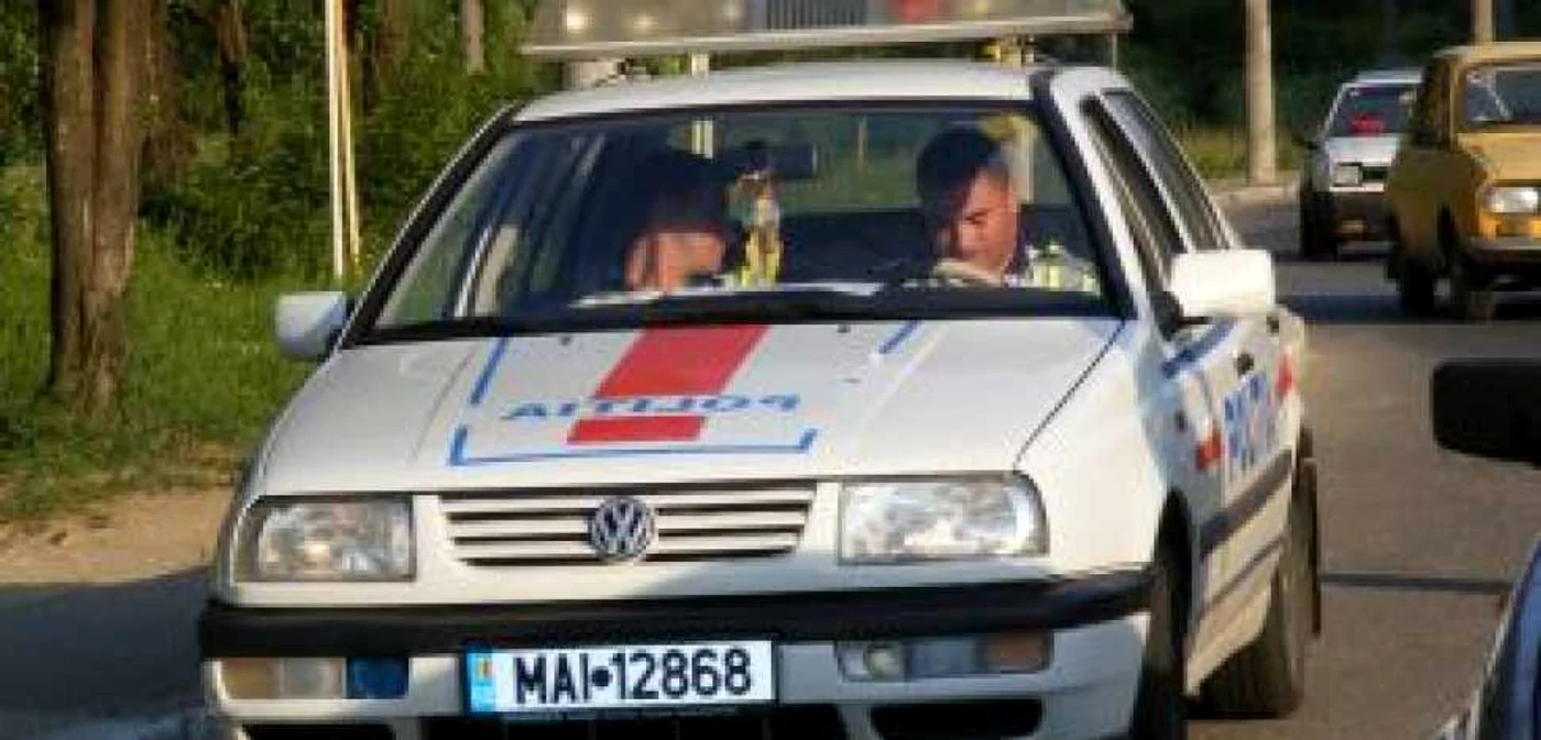 Reşiţa: Şi-a răsturnat tractorul în şanţ