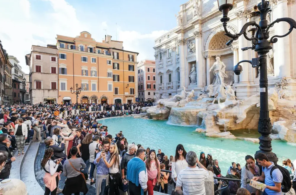 De la 1 februarie, turiștii plătesc taxă pentru a avea acces la Fontana di Trevi din Roma. Banii merg la bugetul local