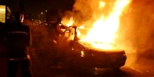 O mie de maşini, incendiate într-un cartier din Roma