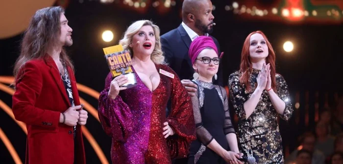 Finaliştii Theo, Andra şi Ludmila, alături de Cabral şi Loredana FOTO Pro TV