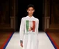 Un model prezintă o creatie din colecţia primăvară/vară 2015 a casei de moda Talbot Runhof la Paris Franţa FOTO talbotrunhof_com