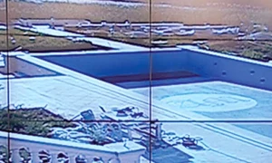 Pe fundul piscinei exterioare sunt înscrise iniţialele „A” şi ”M”, de la Adriean şi Mioriţa (n r  – soţia lui Videanu) jpeg