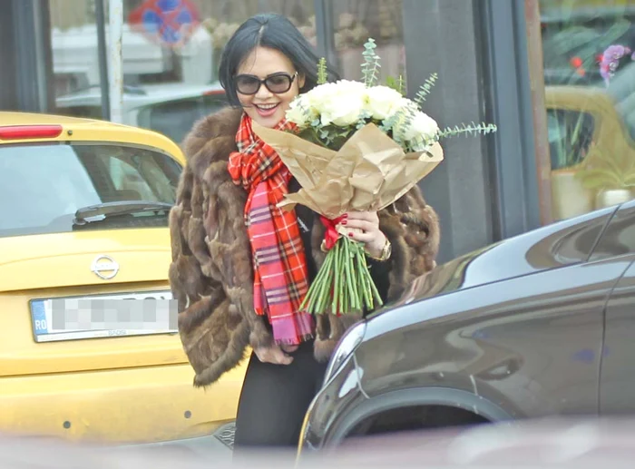 Fericirea femeii se cunoaște după zâmbet. Zâmbetul  Ioanei este larg, semn că Ilie se pricepe bine  la acest capitol