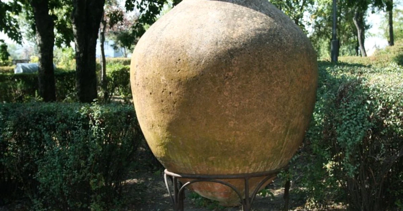 Vas antic lut din Parcul Arheologic Constanţa Sursa IPJ Constanţa