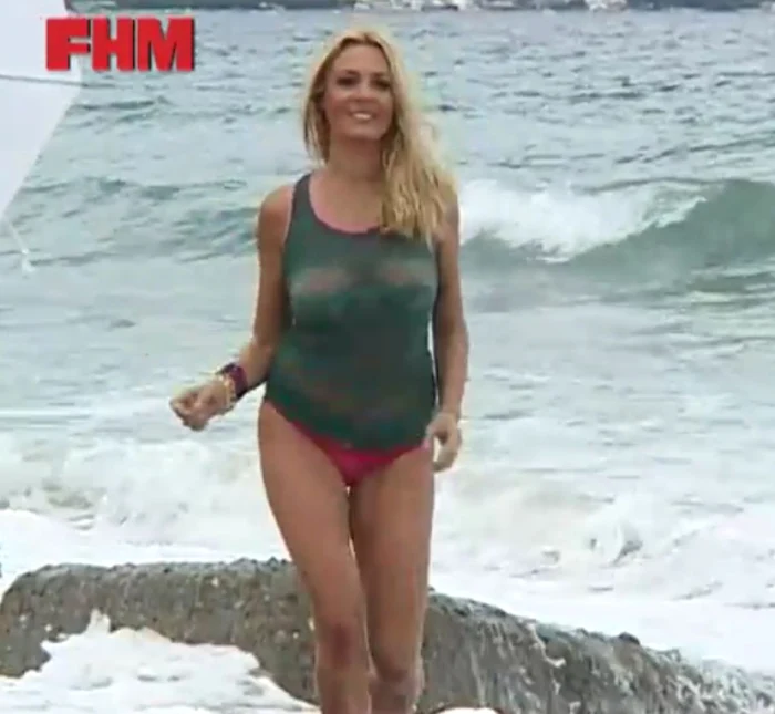 Dana Săvuică, în timpul şedinţei foto din Sicilia