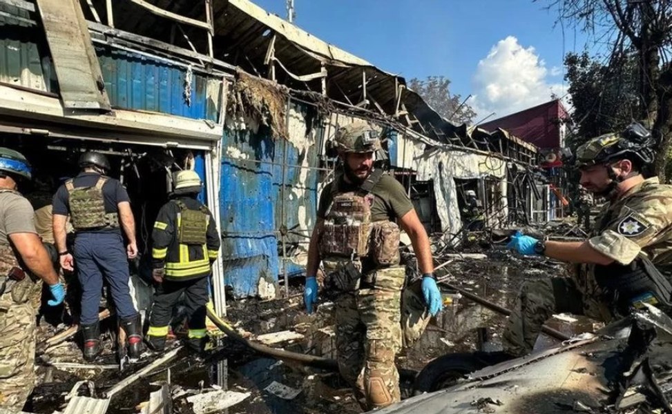 Atac cu rachete S-300 asupra pieței din centrul unui oraș din estul Ucrainei: Cel puțin 16 morți