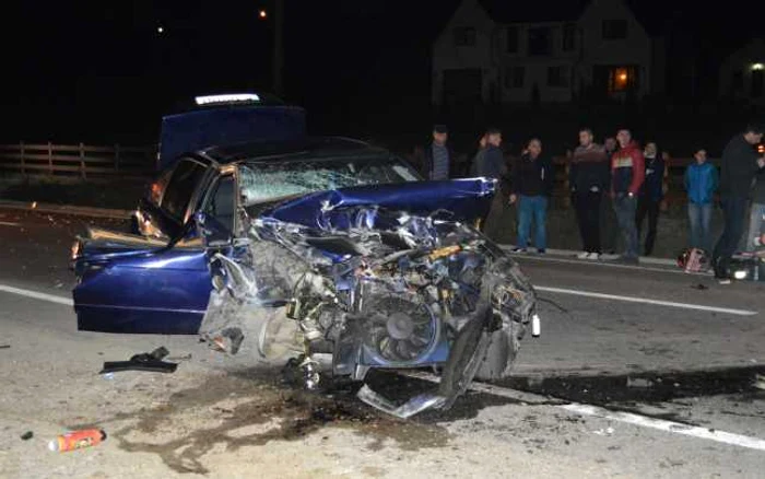 Cu excepţia şoferului, toate persoanele din autoturismul BMV au fost rănite grav