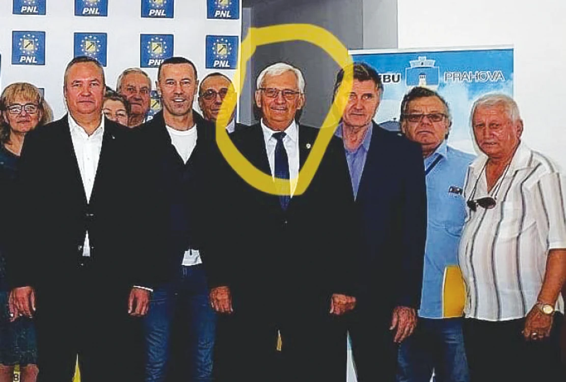 Primarul Ungureanu, alături de colegii din PNL. FOTO Ziarul Prahova