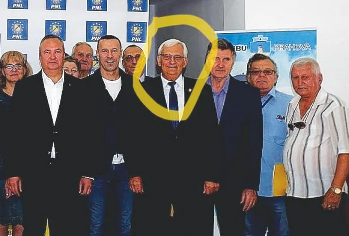 Primarul Ungureanu, alături de colegii din PNL. FOTO Ziarul Prahova