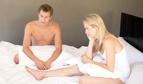 46 47 sex shutterstock 33411970 cuplu iubiti suparati certati pat jpeg