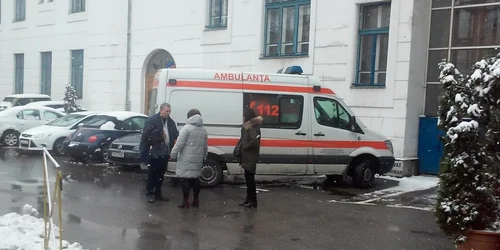 Ambulanta chemata la Primaria Timisaora FOTO renasterea.ro