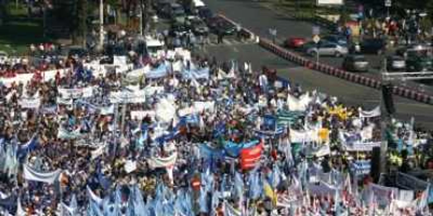 VIDEO Hossu: Guvernanţii să ia 700 de lei pe lună, să vedem cât rezistă