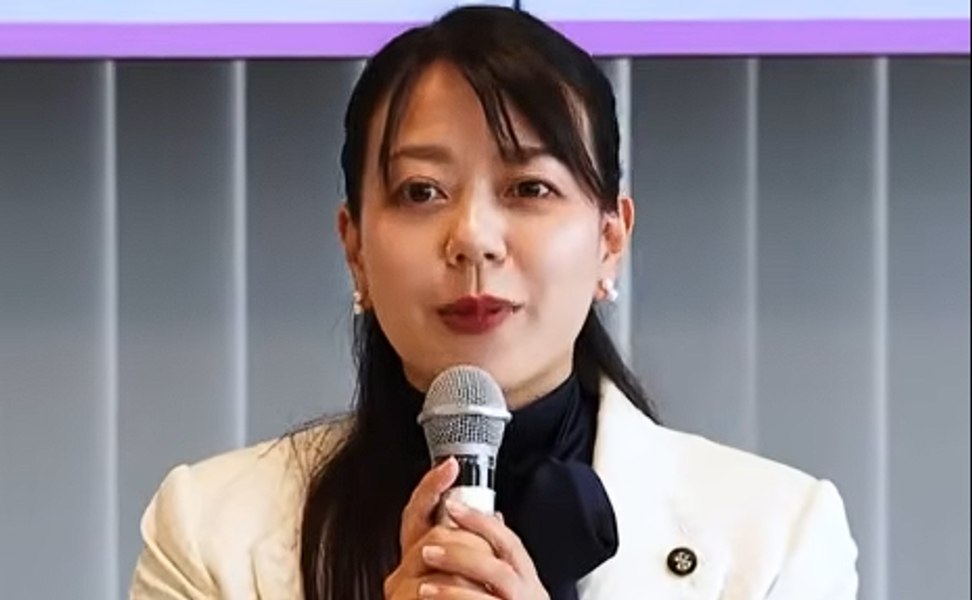 Premieră în Japonia: o primăriță își ia concediu de maternitate în timpul mandatului. Dezbateri ample