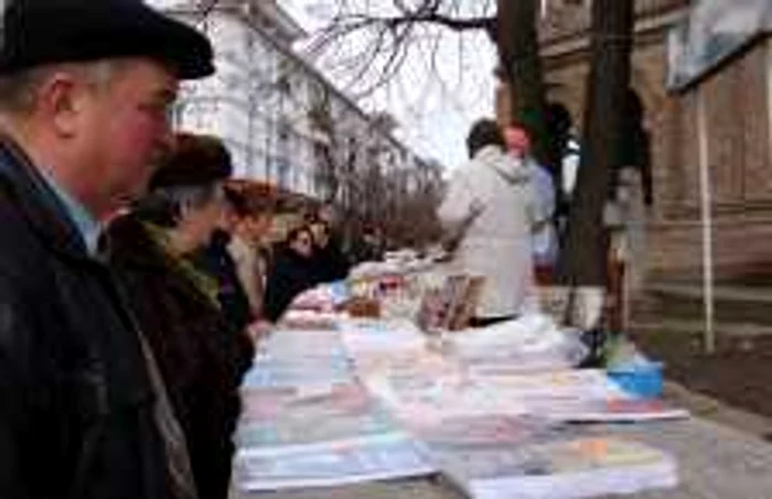 Piteştenii cumpără obiecte religoase pe post de talismane