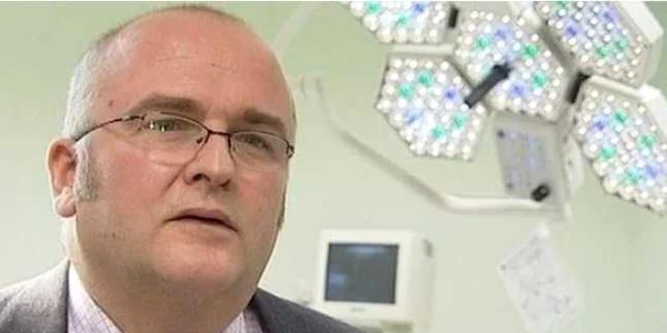 Chirurgul Simon Bramhall FOTO Captura BBC