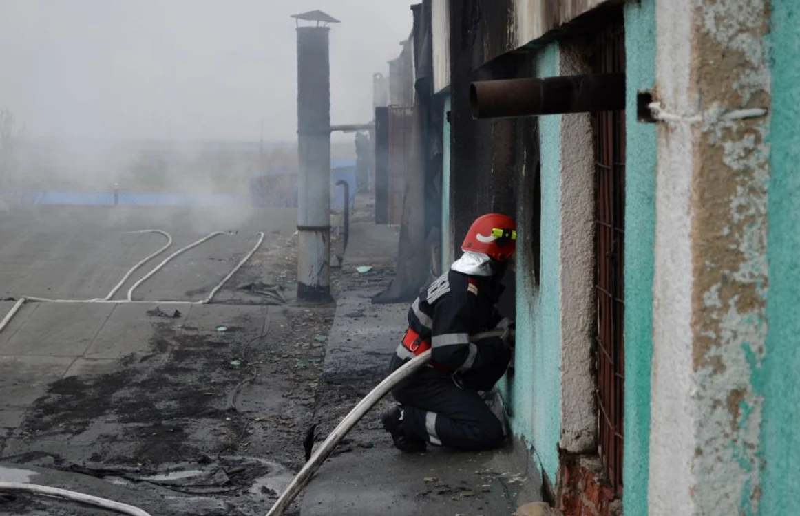 Pompierii au lichidat incendiul după mai bine de 10 ore de luptă cu flăcările Foto: ISU Brăila