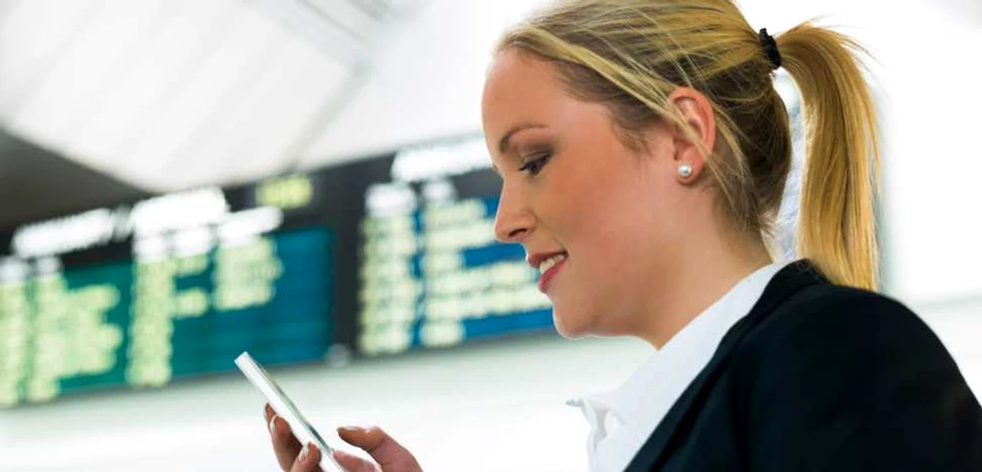 telefon mobil conversartie sms roaming FOTO shutterstock