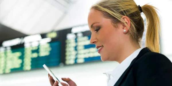 telefon mobil conversartie sms roaming FOTO shutterstock
