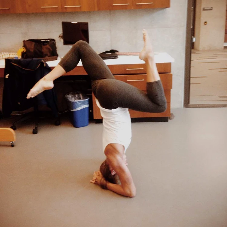 Unul dintre secretele formei şi formelor sale fizice este practicarea yoga