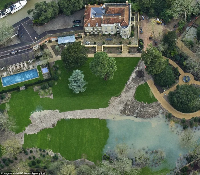 Proprietatea lui George Clooney din Berkshire, inundată de Tamisa