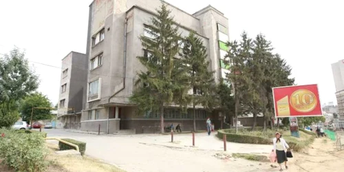 În această clădire şi-au propus să lucreze funcţionarii de la Casa de Pensii Dolj. 