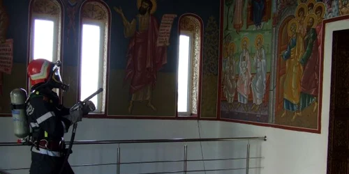 Pompierii iau măsuri împotriva incendiilor la biserici