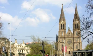 Una caldă, una rece  La Praga  jpeg