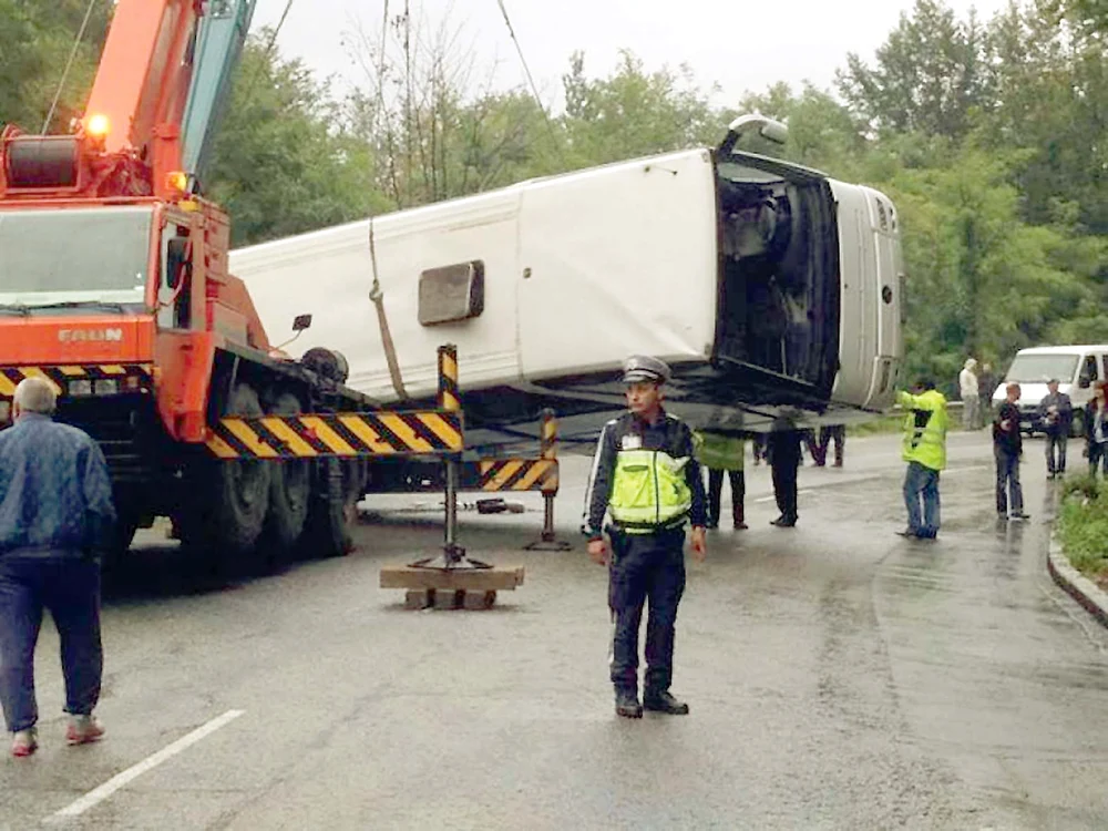 Autocarul cu 27 de români care se întorceau din vacanţă din Turcia s-a răsturnat în Bulgaria