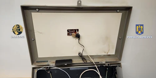 Acuzații de luare de mită și introducerea unor telefoane mobile într-un centru de detenție FOTO DIICOT Cluj