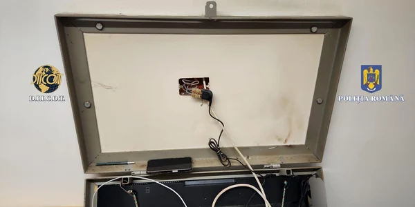 Acuzații de luare de mită și introducerea unor telefoane mobile într-un centru de detenție FOTO DIICOT Cluj