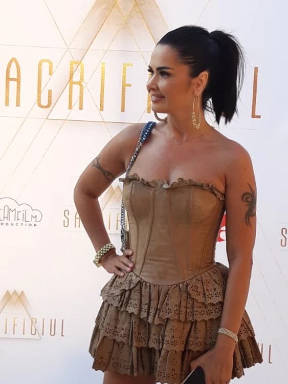 Oana Zăvoranu a arătat foarte bine la avanpremiera serialului în care o interpretează pe „Diva”